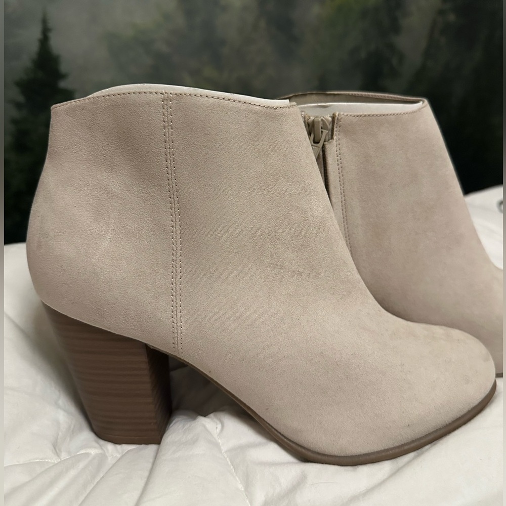 Cute boots NWT